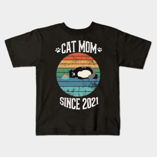 Cat Mom Since 2021 Kids T-Shirt